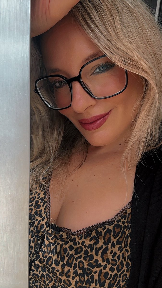 Maripo82's tweet image. Qué privilegio tan sutil el de existir en mi propia forma. (María Polonio)
Feliz sábado. ❤️
#privilegios #sencillez #loveyourself #irremplazable #esencia