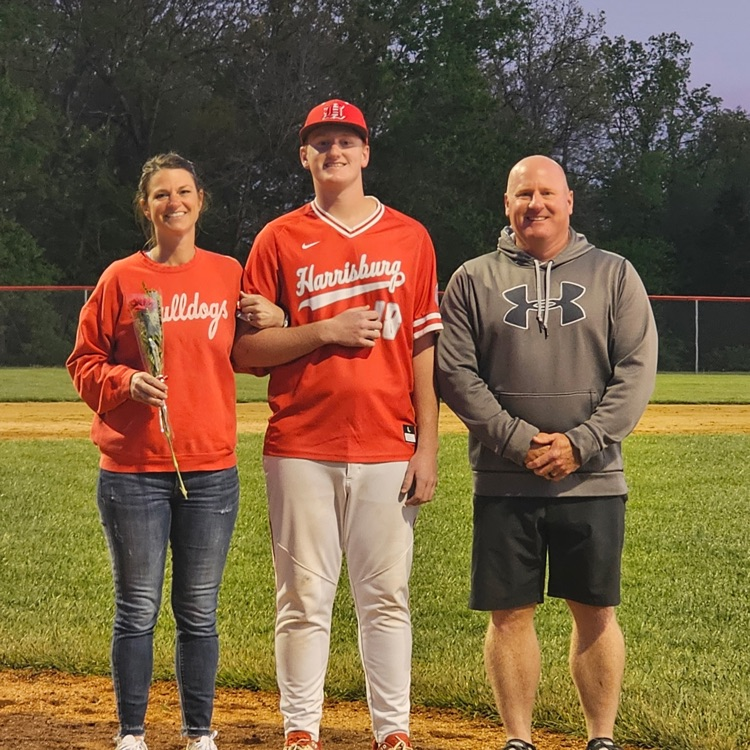 harrisburgr8's tweet photo. The Harrisburg Bulldogs fell 9-6 to MMA last night. Thank you to our 4 seniors for their time and dedication to the Bulldog baseball program!!! #BulldawgPride #7Hard https://t.co/yxtEFdiZOl