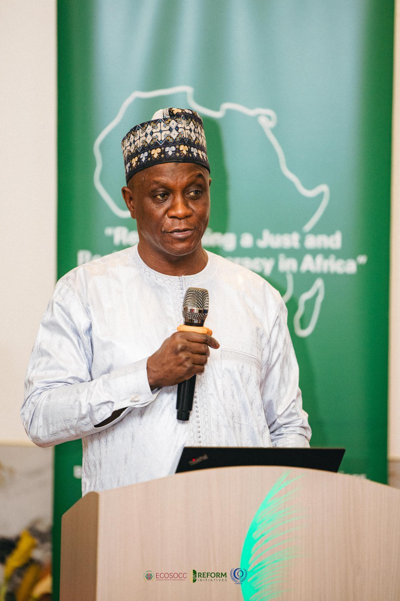 AU_ECOSOCC's tweet image. At the Multi-Stakeholder Dialogue on Reimagining a Just and Resilient Democracy in Sierra Leone, Mr. Abibu Tamu, Acting Director of the #JSSO at the @AfDB_Group, connected the dots between #governance and #development.

He noted that the Bank’s role goes beyond financing