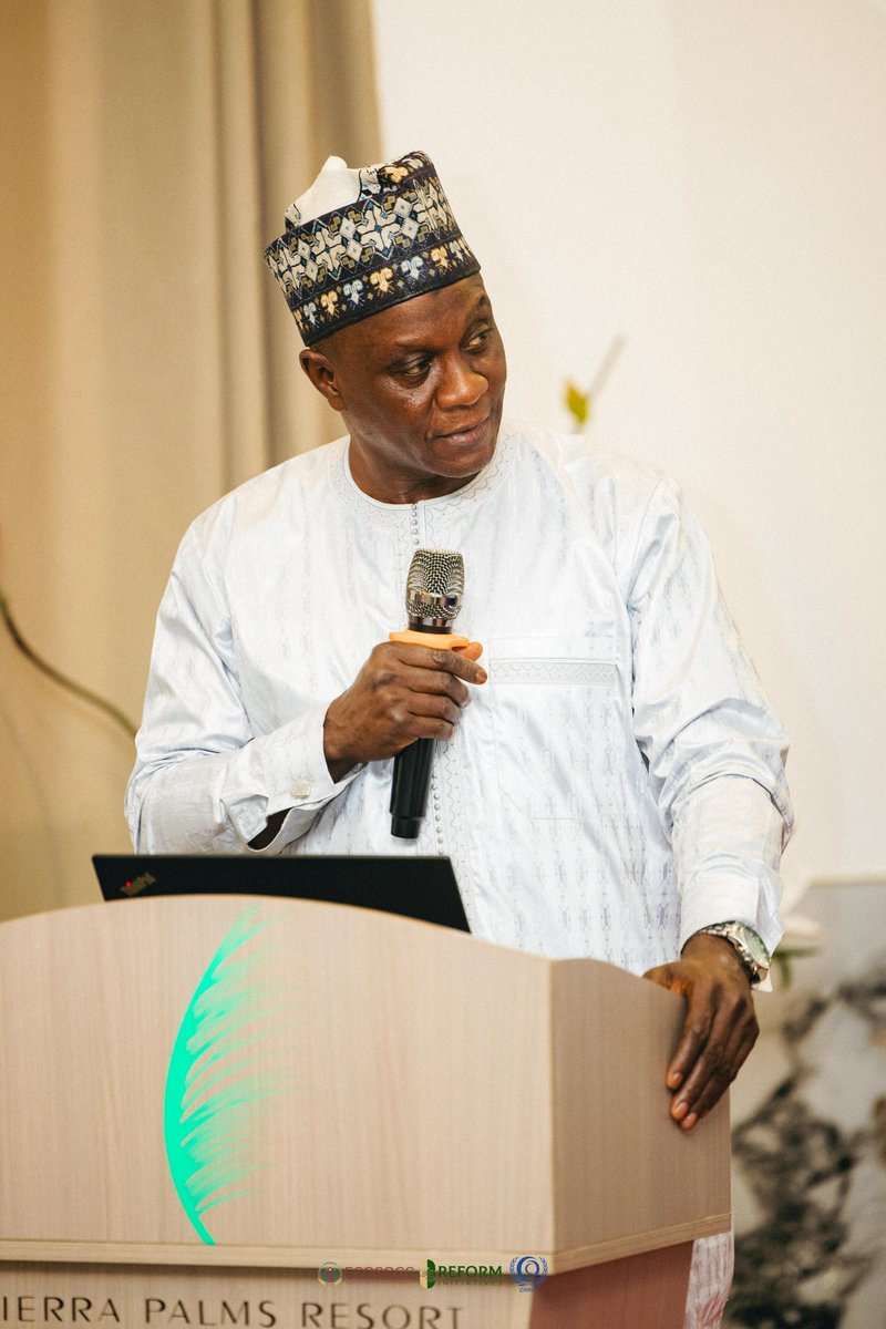 AU_ECOSOCC's tweet image. At the Multi-Stakeholder Dialogue on Reimagining a Just and Resilient Democracy in Sierra Leone, Mr. Abibu Tamu, Acting Director of the #JSSO at the @AfDB_Group, connected the dots between #governance and #development.

He noted that the Bank’s role goes beyond financing