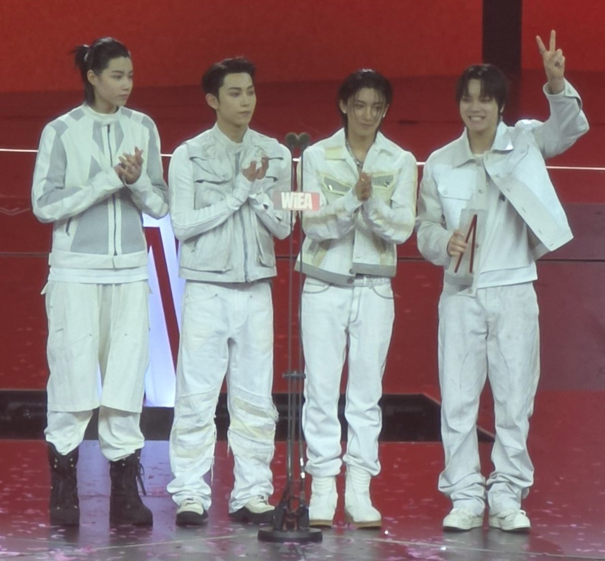 "maaf dek untuk ukuran 46 yang warna putihnya lagi kosong"