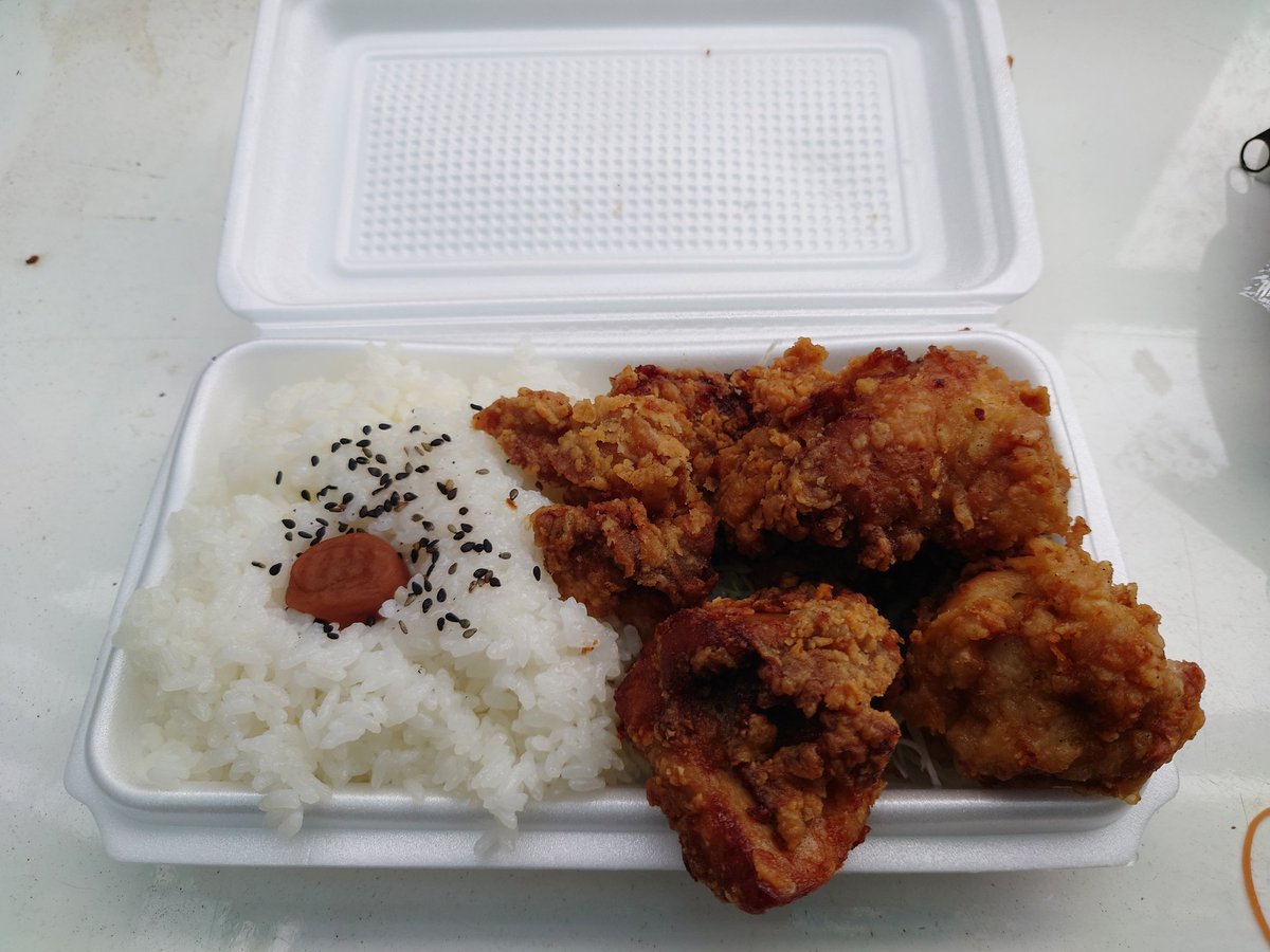 smash250's tweet image. 演習場で注文出来る唐揚げ弁当も、サバゲーの楽しみなところです。
#サバゲー
#MEC