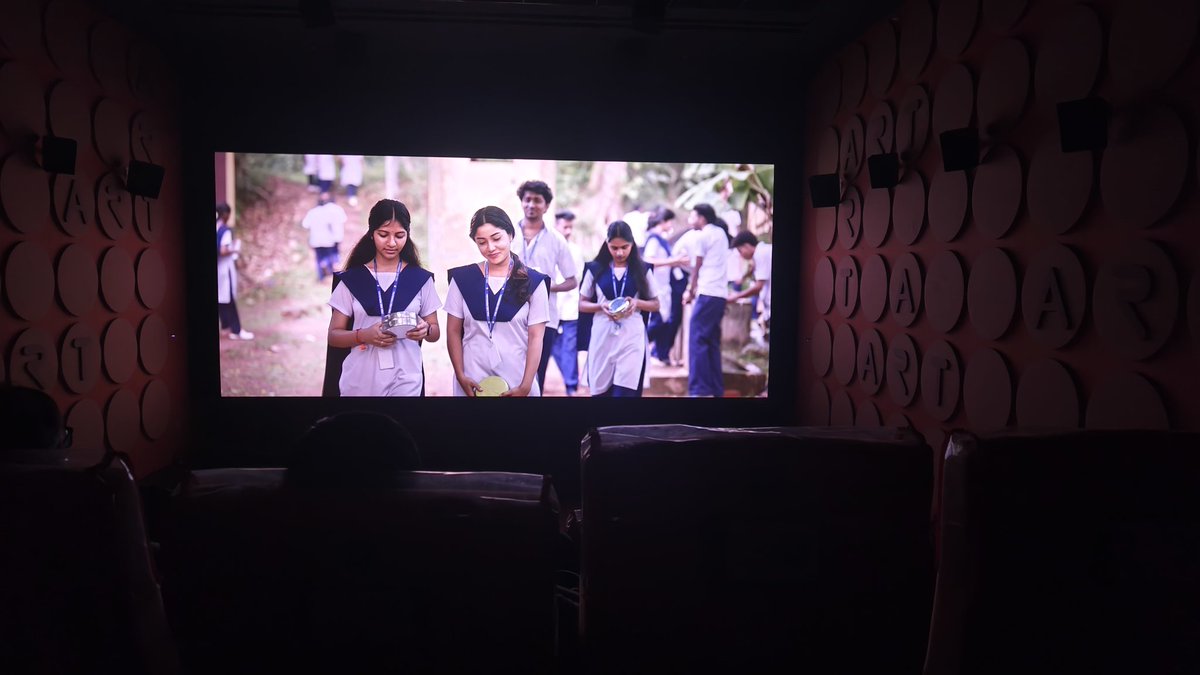 lucky59000's tweet image. Completed 1st half of #Vaazha2Telugu at @ARTCinemasOffl 

Non stop laughs🤣🤣🤣 like #JathiRatnalu, #Premalu. Telugu dialogues bale apt unnay youth ki connect ayetlu....
#Vaazha2 #Vaala2