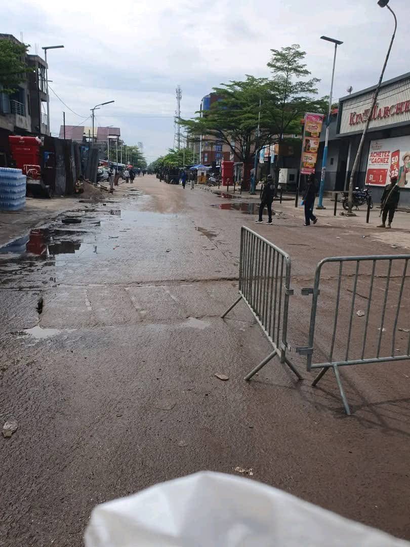 KimKimuntu's tweet photo. 🚨Le Président devrait rendre hommage à Papa #Wemba à l'occasion du 10e anniversaire de la mort de Jules Shungu Wembadio Pene Kikumba à Matonge https://t.co/BU3hhEvC6U