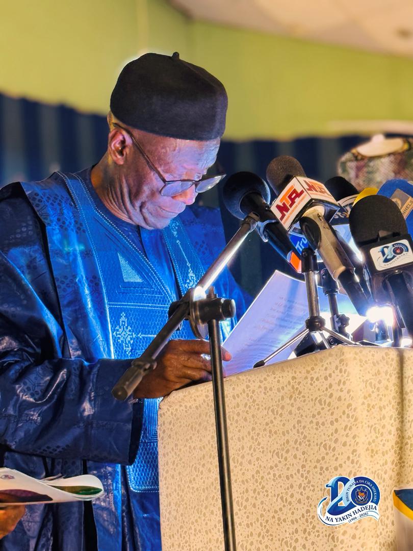 Hadejia120's tweet photo. Hon. Hassan Alhaji Haruna, Tsohon Ministan Cikin Gida na Najeriya,ke gabatar da jawabi a matsayin Shugaban Taron Kaddamar da Littafin Tarihin Hadejia.

#HadejiaResistance120 #Hadejia120 #History #HadejiaEmirate https://t.co/e1UJ7LPWOc