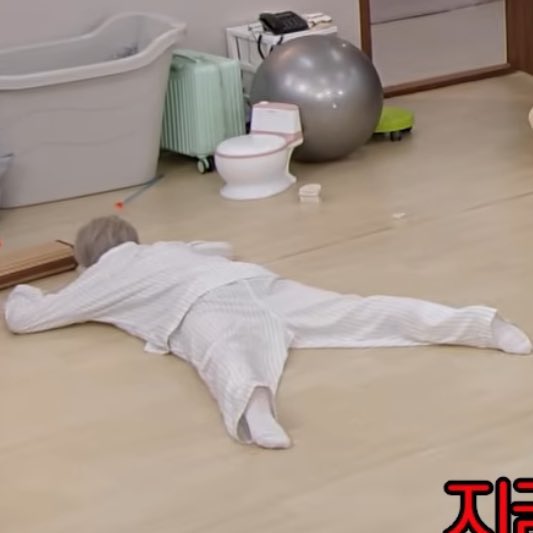 어떡해 윰덩이 더 작아진 것 같애