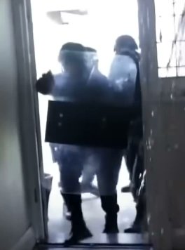 POV : Tu viens de fêter tes 18 ans et Twitter découvre que ta copine a 10 jours de moins que toi (elle est encore mineure)