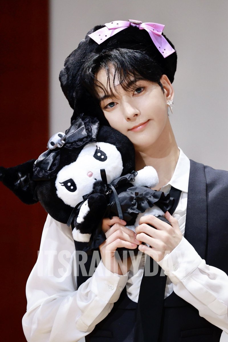 비 오는 날🌧️ tweet media