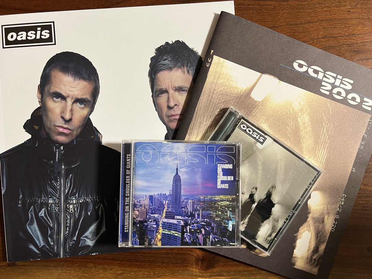 KanamonYah1974's tweet image. Oasis Live‘25から半年

[Standing on the Shoulder of Giants🏙️]の年に産まれた長男と[Heathen Chemistry🌀]の年に産まれた長女
家族4人で体感したLive‘25は人生最高の音楽体験だった！

これを超える体験が‘27に待っていることを祈って明日からも頑張ろう！

 #OasisLive25