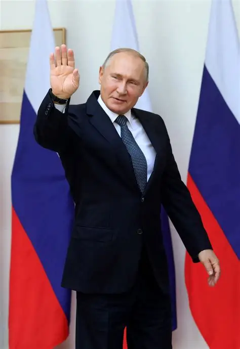 ricardobrown's tweet photo. #Putin #Doral #G20
Pues no viene Putin a SoFlo. El #pdteTrump dijo en la Casa Blanca que ''no está enterado'' de que Putin haya sido invitado a la Cumbre del G-20 que se va a celebrar en el Trump Doral Resort a finales de año. Tengo amigos que estaban entusiasmados porque iban a participar en manifestaciones contra el carnicero del Kremlin. Conozco a otras personas, muy despistadas, sobre todo cuando no toman sus medicinas, que veían la supuesta visita putinesca al sur de Florida como algo bueno, ya que ellos piensan que el dictador ruso, aliado y protector de los chavistas, los castristas, de Daniel Ortega, de los ayatolás iraníes, etc,, es un ´´defensor de los valores occidentales.´´ Pero, bueno, nos quedamos sin el espéctaculo de Putin en SoFlo.