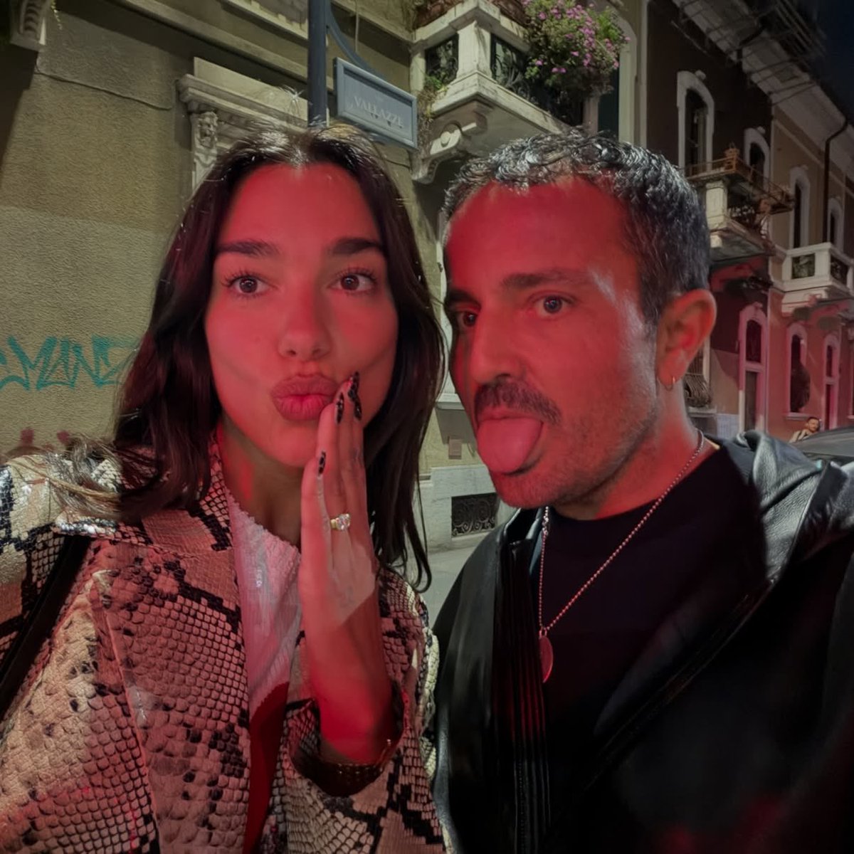 Dua Lipa Hungary (Fan) tweet media