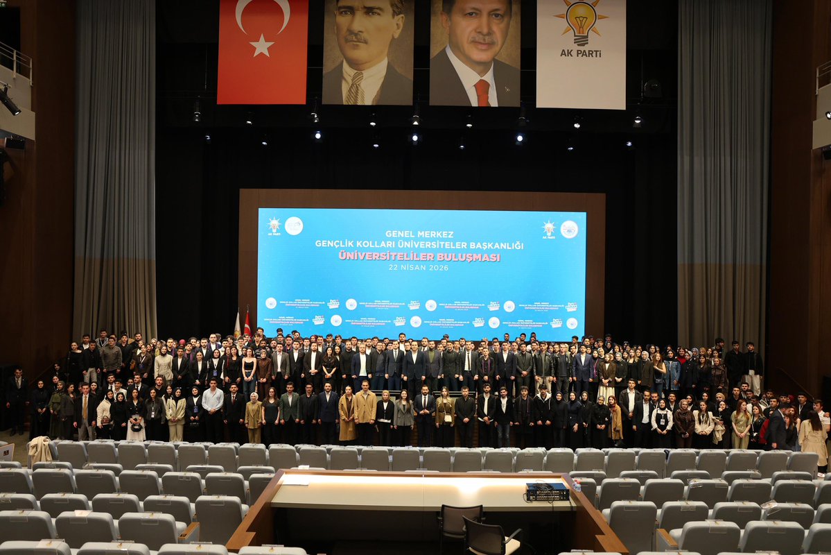 📍AK Parti Genel Merkezi

Üniversiteli gençlerimizi Genel Merkez’imizde ağırlamaya devam ediyoruz.

Bu hafta da farklı üniversitelerden gelen 5️⃣0️⃣0️⃣ genç arkadaşımızla bir araya geldik, sorularını cevapladık.

AK Gençlik olarak bizleri “Her Anınızda, Hep Yanınızda” görmeye devam