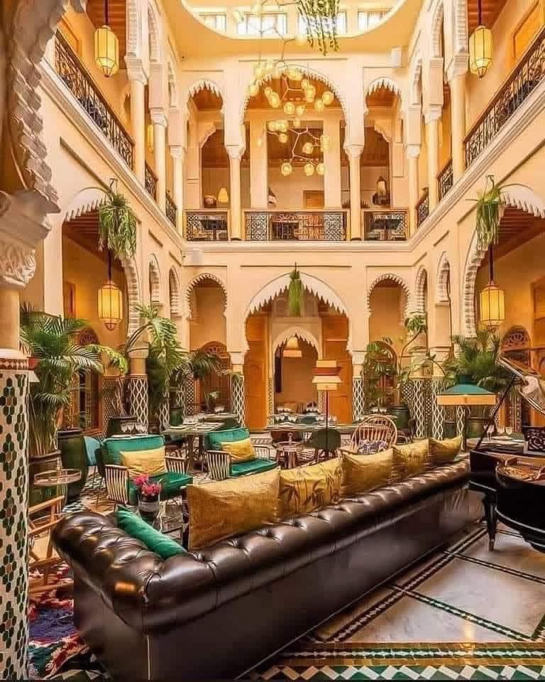 🌴كلام يكتب بماء العينين🌴
عن محمد بن سيرين،قال:إن قوما تركوا طلب العلم ومجالسة العلماء،وأخذوا في الصلاة والصيام حتى يبس جلد أحدهم على عظمه،ثم خالفوا السنة فهلكوا،وسفكوا دماء المسلمين،فوالذي لا إله غيره،ما عمل أحد عملا على جهل إلا كان يفسد أكثر مما يصلح.
(الاستذكار لابن عبد البر)