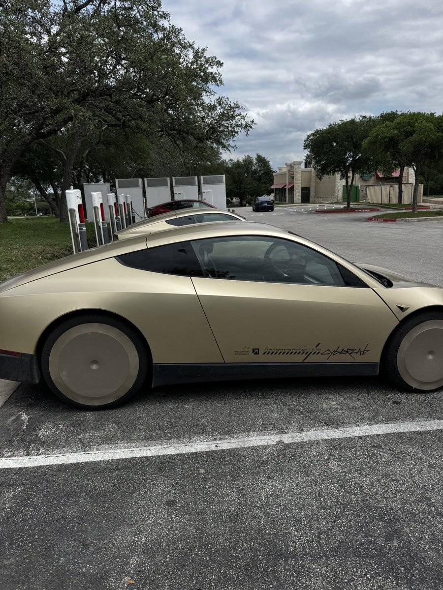 DVRTechTips's tweet photo. @robotaxi Earlier that day: https://t.co/rLEvewpdlL