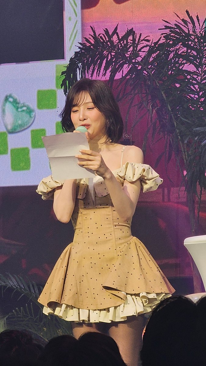 MyKpopHuntress's tweet image. awak pulak lawoooooo kannn 😍😍😍😍😍
#JOY #RedVelvet #JOYinKL #JOYinMY
#2026JOY_SPLASH_TOUR