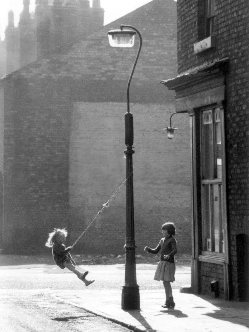 Absolutely love this photograph..
Bygone British times.