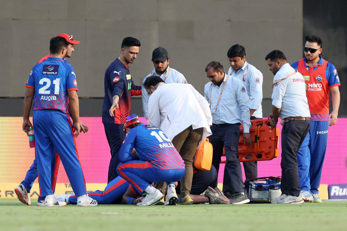cricbuzz's tweet photo. Lungi Ngidi has been taken off the field in an ambulance after hurting his head while attempting to take a catch.

We wish him a speedy recovery. https://t.co/nlpqKl5QLq