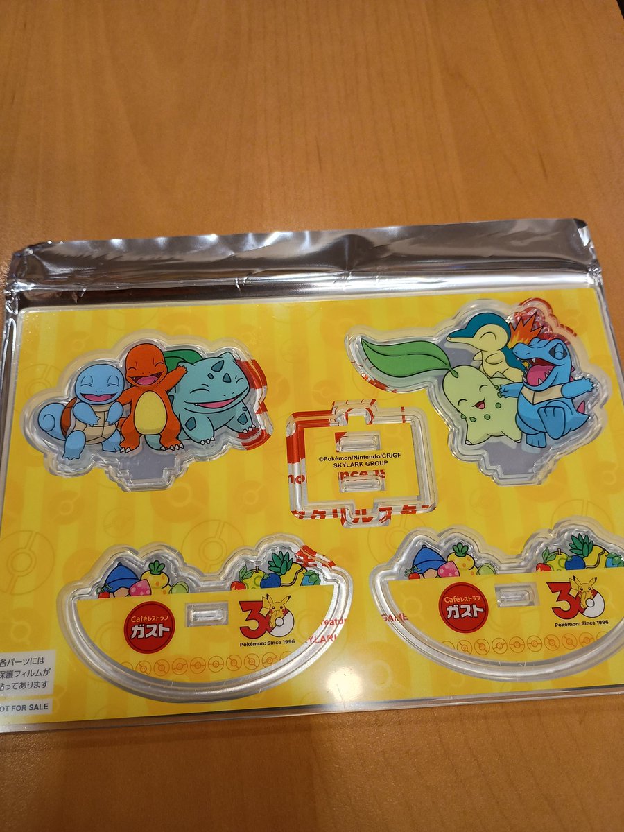 ガストのポケモンアクスタが売り切れ続出のようで、私も何店舗かまわってようやくゲット。みんなめっちゃ笑顔。ヒノアラシだけは普段と変わらない気もする。