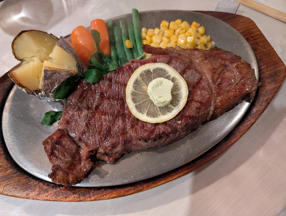 data27damitagun's tweet image. 上野にあるステーキ屋さん！
美味しかった( *ˊᵕˋ*) 〜ᐝ

お義母さん、義妹さん家族からケーキサプライズも(*ˊ˘ˋ*)｡♪:*°嬉しかった☆😭😭
ご馳走様でした！！！🙇‍♀️

#ゲイン
#GAIN