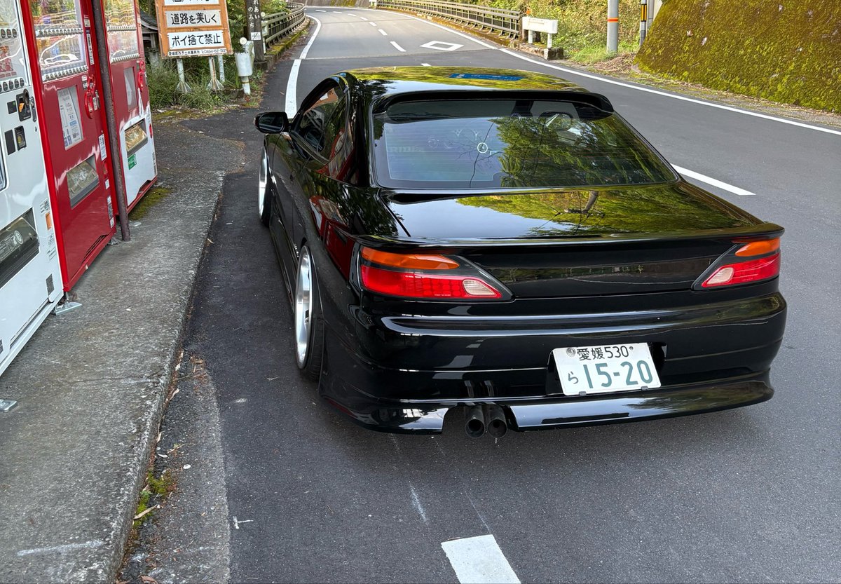 土日仕事でも通勤がコイツなら気分は良い
ハイオク満タン入れてお財布は寂しくなったけど…笑
仮の仕様やけどカッコいい。