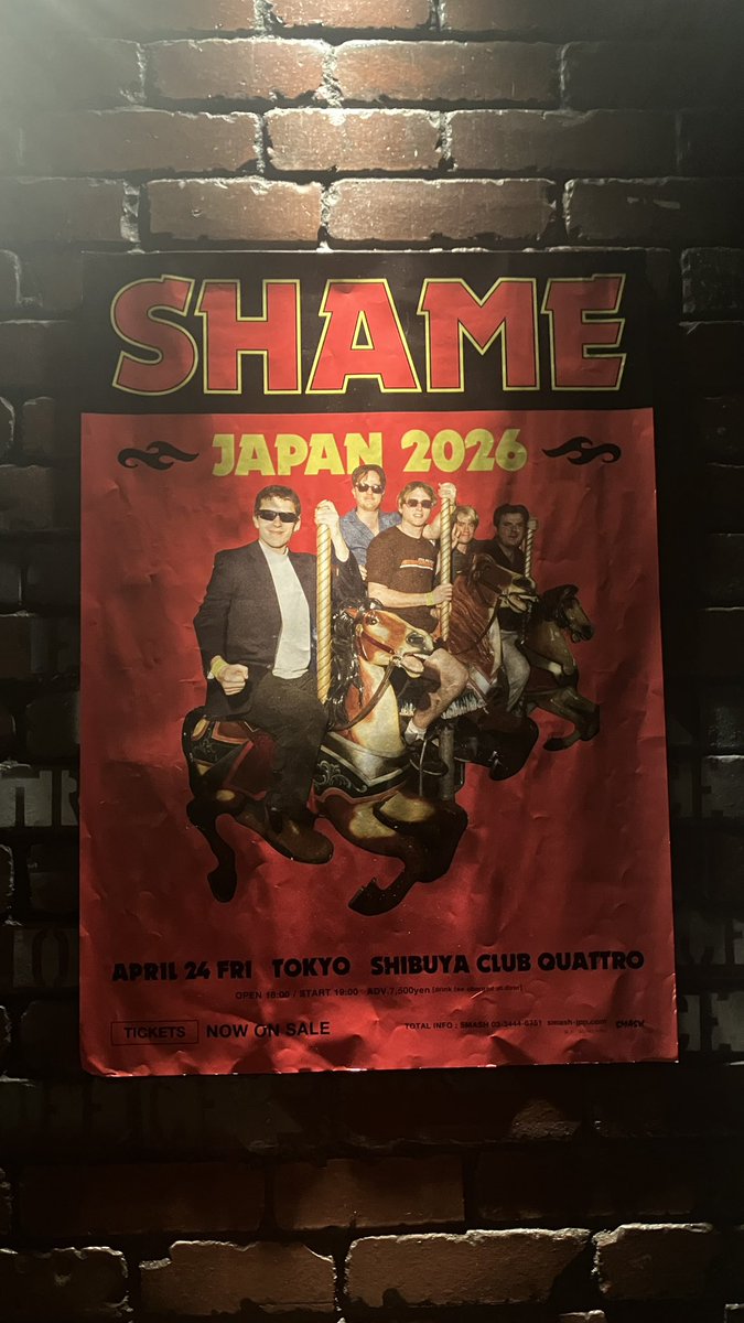 romantic3010's tweet photo. SHAME来日、アルバム3枚分待ったよ。一緒に出てきた世代で一番泥臭く今のポストパンクをやってると思う。スカスカすぎる(マナーとして)けど音源でもライブでも一番前に出てくるドラムとか、毎回アルバムの前半で全部出し切っちゃう感じとか、愛おしい。東京まで行って良かった。チャーリーと握手した。 https://t.co/AVrJss1YUh