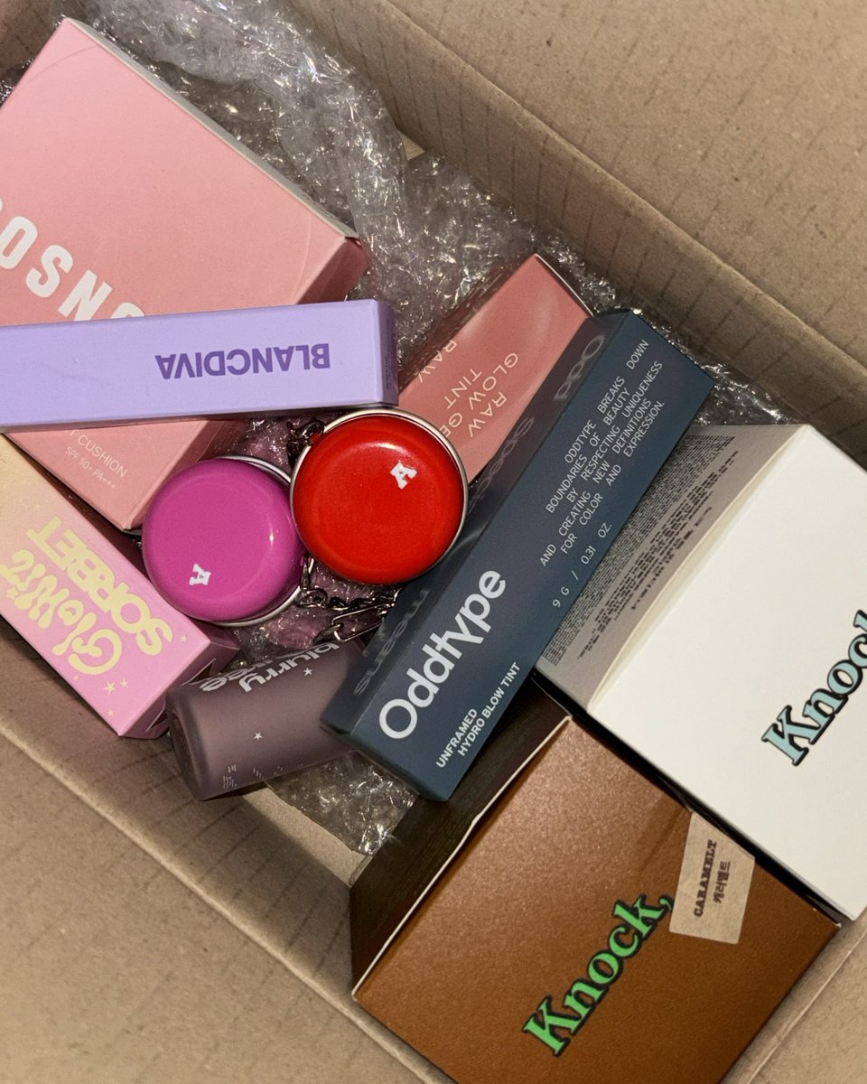 cookierush8282's tweet image. #event 
저 혼자 쓰기엔 너무 많은 색조 화장품들
#follow 하신 분들에게 무료나눔합니다!!!!!

✅1회 손목발색해본 제품과 새제품들이 섞여있어요 이런 부분에 민감하지 않은 분들만 참여해주세요🥰

웜박스= #맘찍
쿨박스= #rt 

구성
웜= 클리오 베이지한걸음, 팁토우 모카휩 토슈즈스핀, 힌스