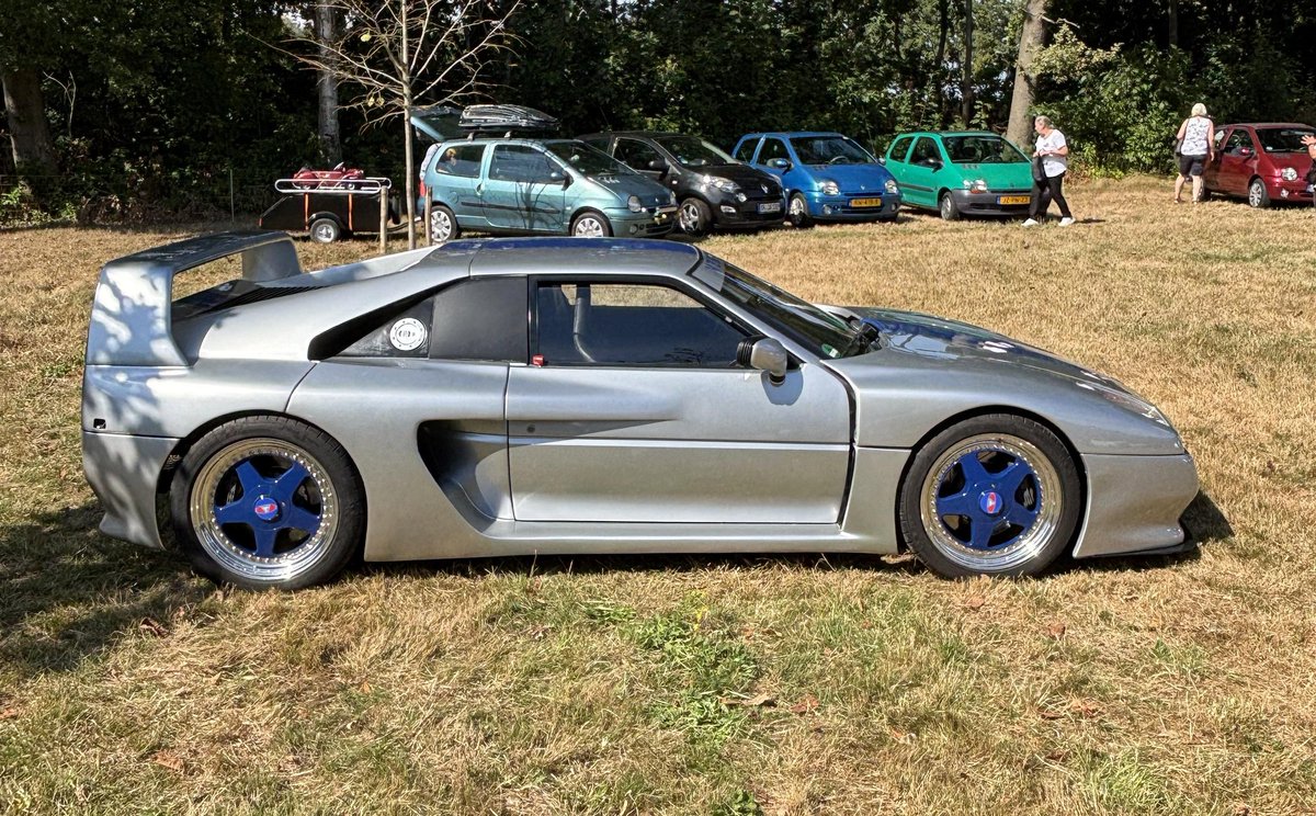 metroTM33's tweet photo. #Venturi 400 GT https://t.co/UJGvw826ey