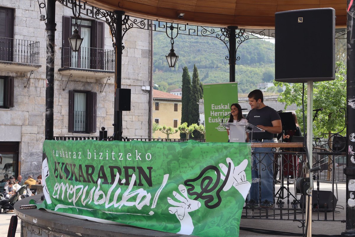 Euskal Herrian Euskaraz tweet media