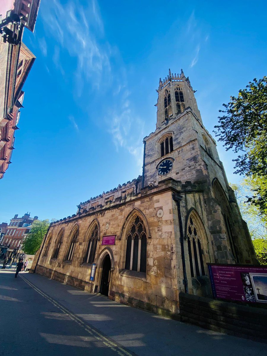 yorkgin's tweet image. It’s an ice creamy day in Eboracum ! 😎❤️

Can you spot our shop beyond the Jackson’s ice cream stall? 

📸 York Gin’s Jenny 🥰

@VisitYork 
@yorvaleltd 

#york #yorkgin #icecream