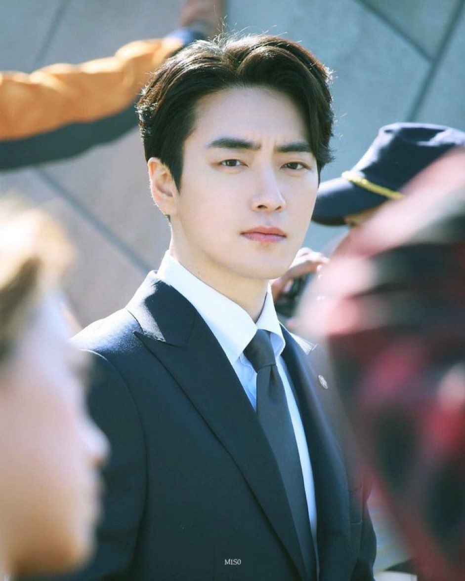 이준혁님. 
님의 얼굴은 유행이 아니라 스테디세요