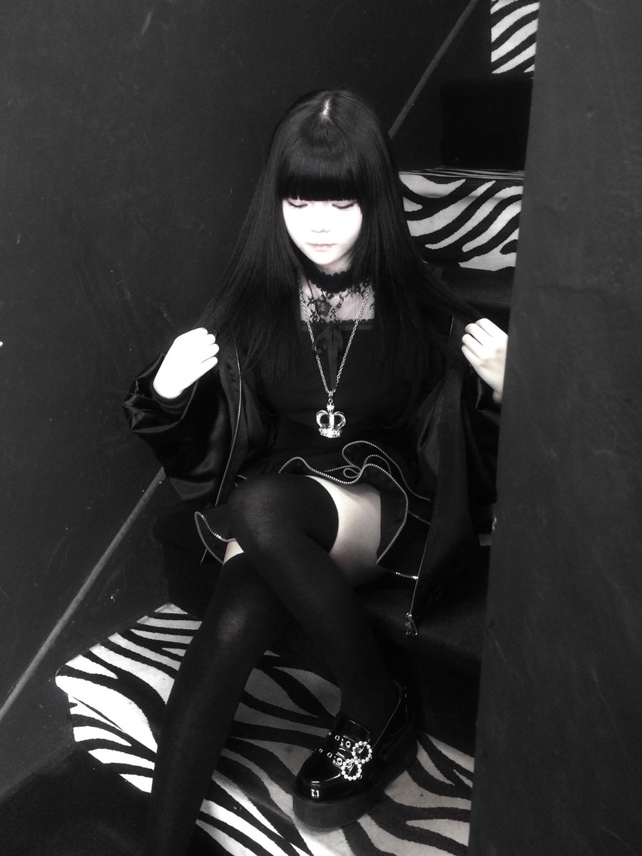 ♛ tweet media