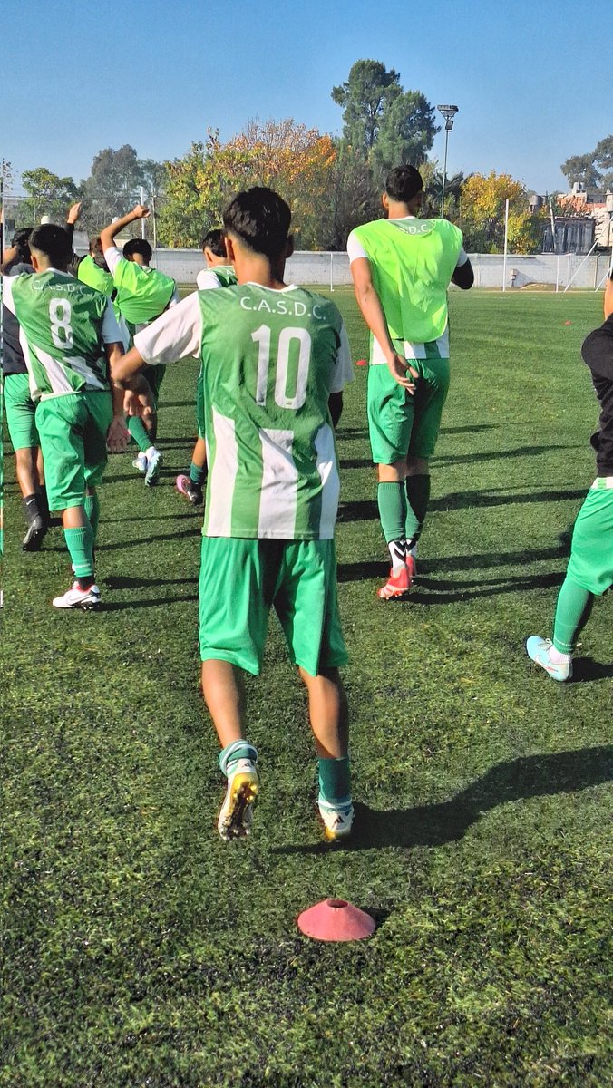 casdcamioneros's tweet image. ⚽#Fútbol #Juveniles #AFA |4ta 

🗓️ Fecha 2| 

⏱️ 10 hs 

📍Predio Camioneros 

✍️:La cuarta división comenzó la entrada en calor pensando en Villa San Carlos.

🟩⬜🟩#Camioneros 
🟦⬜️🟦#VillaSanCarlos 

🔗 clubcamioneros.com.ar 

🎤🎬📲 Prensa de Camioneros