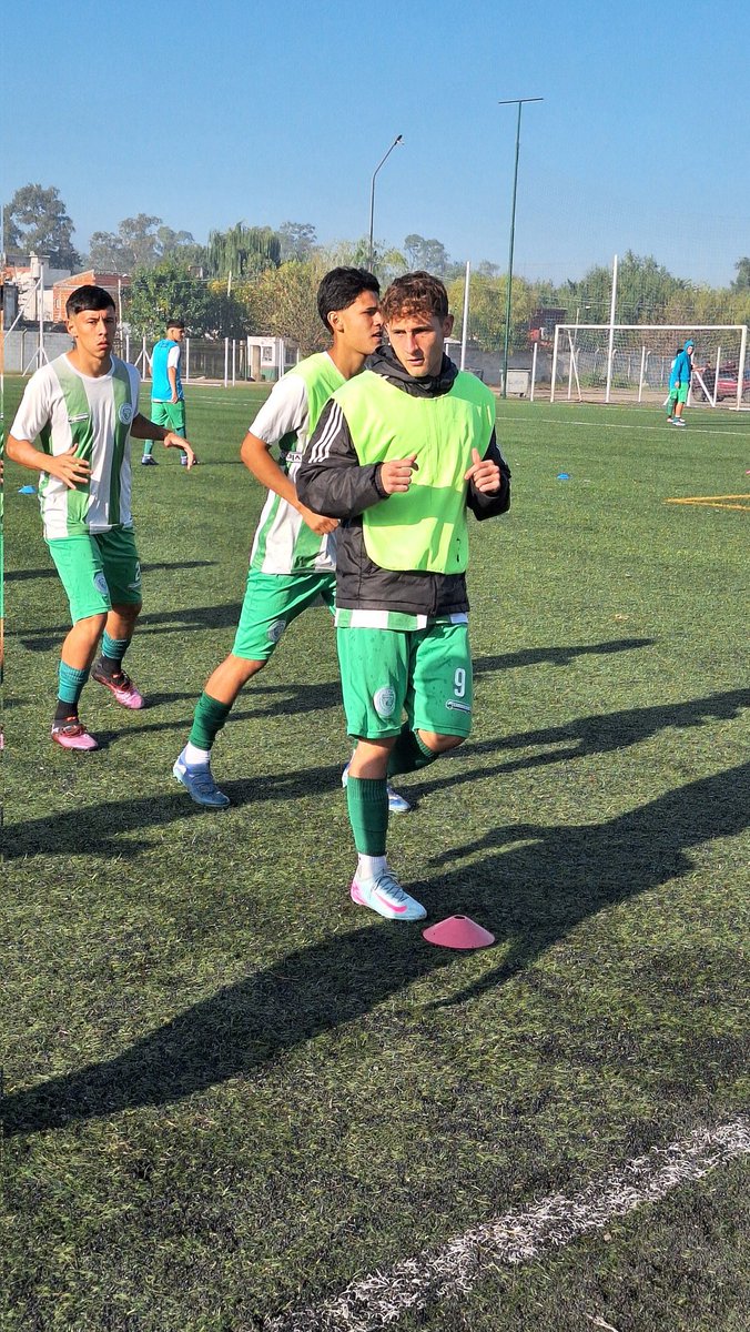 casdcamioneros's tweet image. ⚽#Fútbol #Juveniles #AFA |4ta 

🗓️ Fecha 2| 

⏱️ 10 hs 

📍Predio Camioneros 

✍️:La cuarta división comenzó la entrada en calor pensando en Villa San Carlos.

🟩⬜🟩#Camioneros 
🟦⬜️🟦#VillaSanCarlos 

🔗 clubcamioneros.com.ar 

🎤🎬📲 Prensa de Camioneros