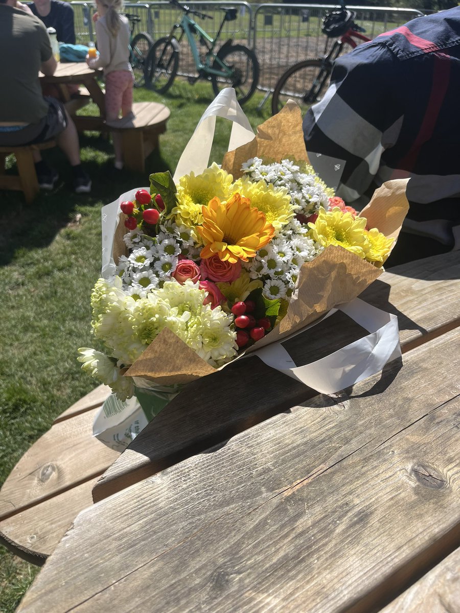 Drinks in the sunshine with this far right thug! 😍
He bought me flowers too!! 
Take note husband!! 
<a href="/Edwarda2971214/">Eddie Alexander</a>