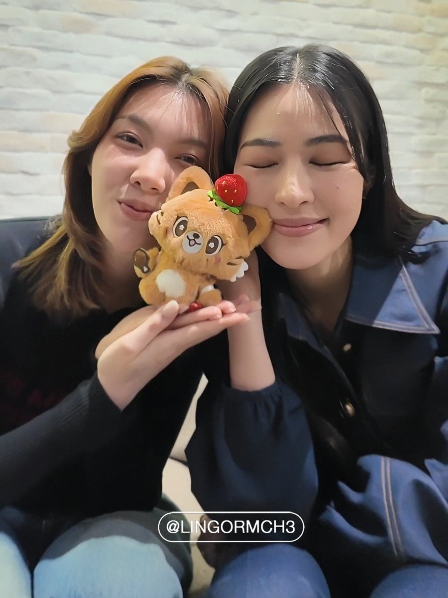 ยินดีด้วยค่ะ คุณมีหลานแล้ว 🐯🐱

LINGORM X NOOM KANCHAI #LingOrmHeartTalkXKanchai 
#LingOrm #หลิงออม‌