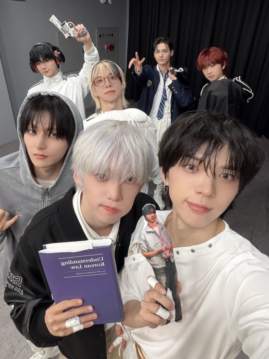 _AMPERSANDONE_'s tweet image. [📸] 2026.04.25 앰퍼샌드원 (AMPERS&amp;amp;ONE) 4th Mini Album [DEFINITION] FAN SIGN EVENT (Starlike Music)

#앰퍼샌드원 #AMPERSANDONE #DEFINITION #GOD