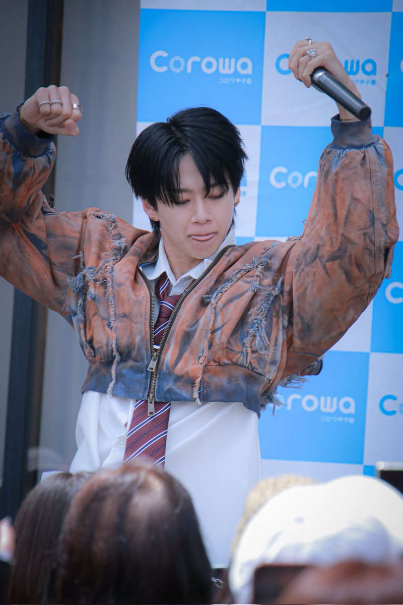 みおち tweet media