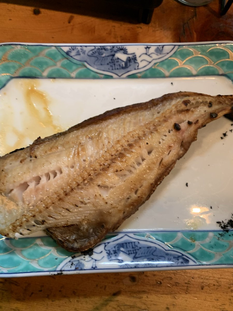 豚バラとキャベツのカレー炒め(カレー粉多めに焼肉のタレで味付け)とホッケ焼き😊
#パパご飯