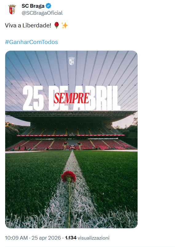 🇵🇹 Il #25aprile è anche l'anniversario della Rivoluzione dei Garofani, che nel 1974 segnò la fine del regime fascista in Portogallo.

A differenza delle squadre italiane, ogni anno i club di calcio portoghesi ricordano questa ricorrenza: qui Benfica, Sporting, Porto e Braga.

👇