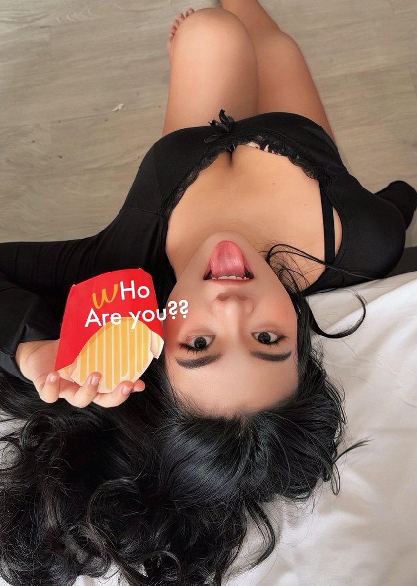 lia_hdm's tweet photo. Try this viral Gen Z McDonald's selfie trend 9 #photoideas #photoinspiration #selfie #poseideas #fpy https://t.co/PdfExObgdl