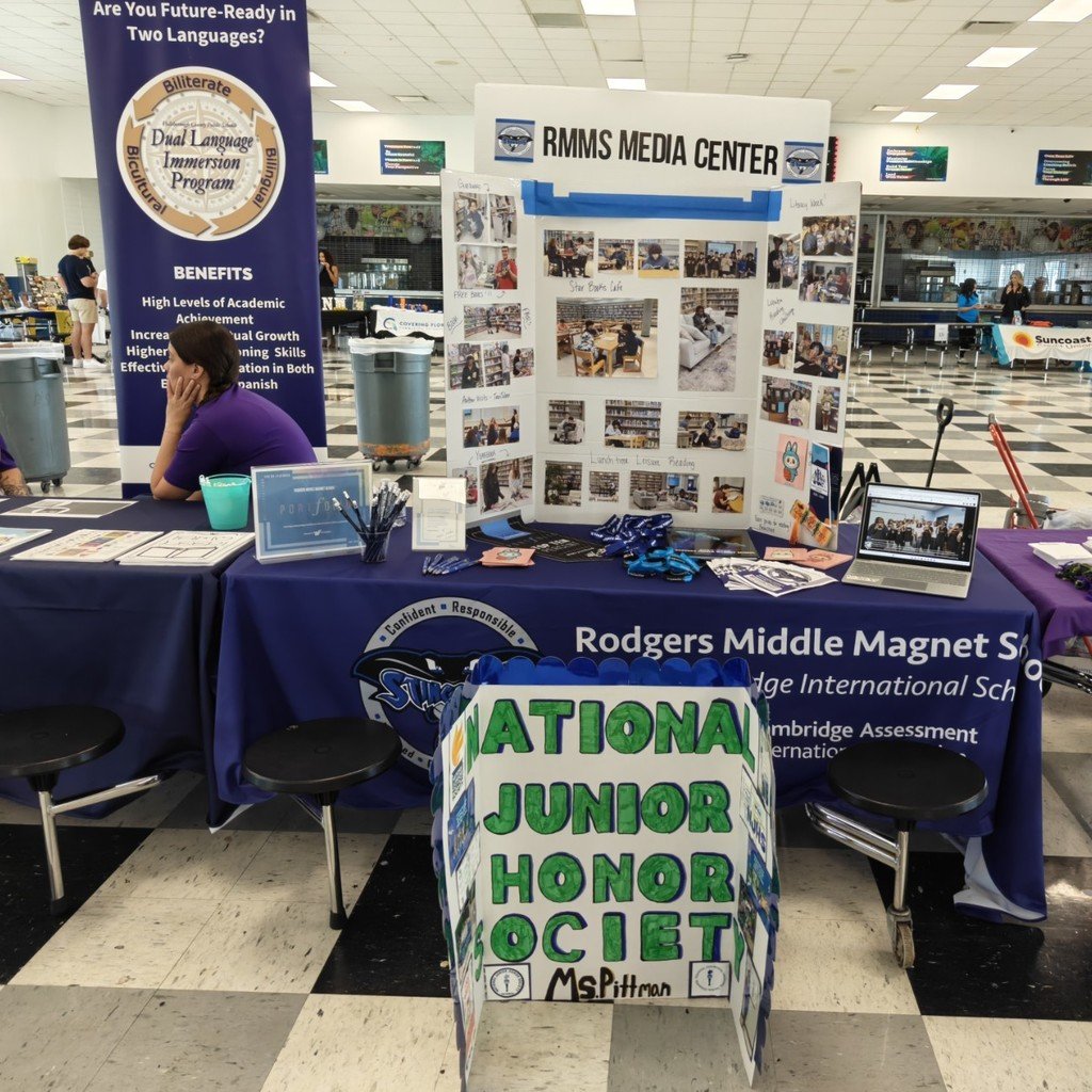 RodgersRays's tweet photo. Rodgers Families 

Come out this morning to Riverview HS for the community event. There are vendors and free haircuts!!! Come one, come all. https://t.co/tGm7MRSyLw