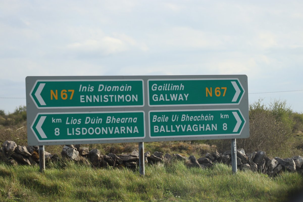 BDuffma's tweet image. #Clare #Burren #ThePhotoHour 🟡🔵🖤🤍💚💛⚪️⚫️ #200daysofwalking  #CliffsofMoherCycleChallenge2026 is underway!