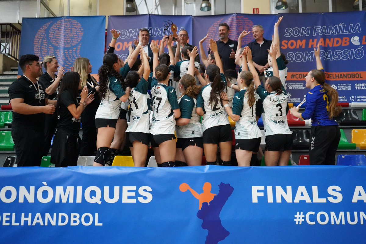 #ComunitatDelHandbol 🧡💙 tweet media