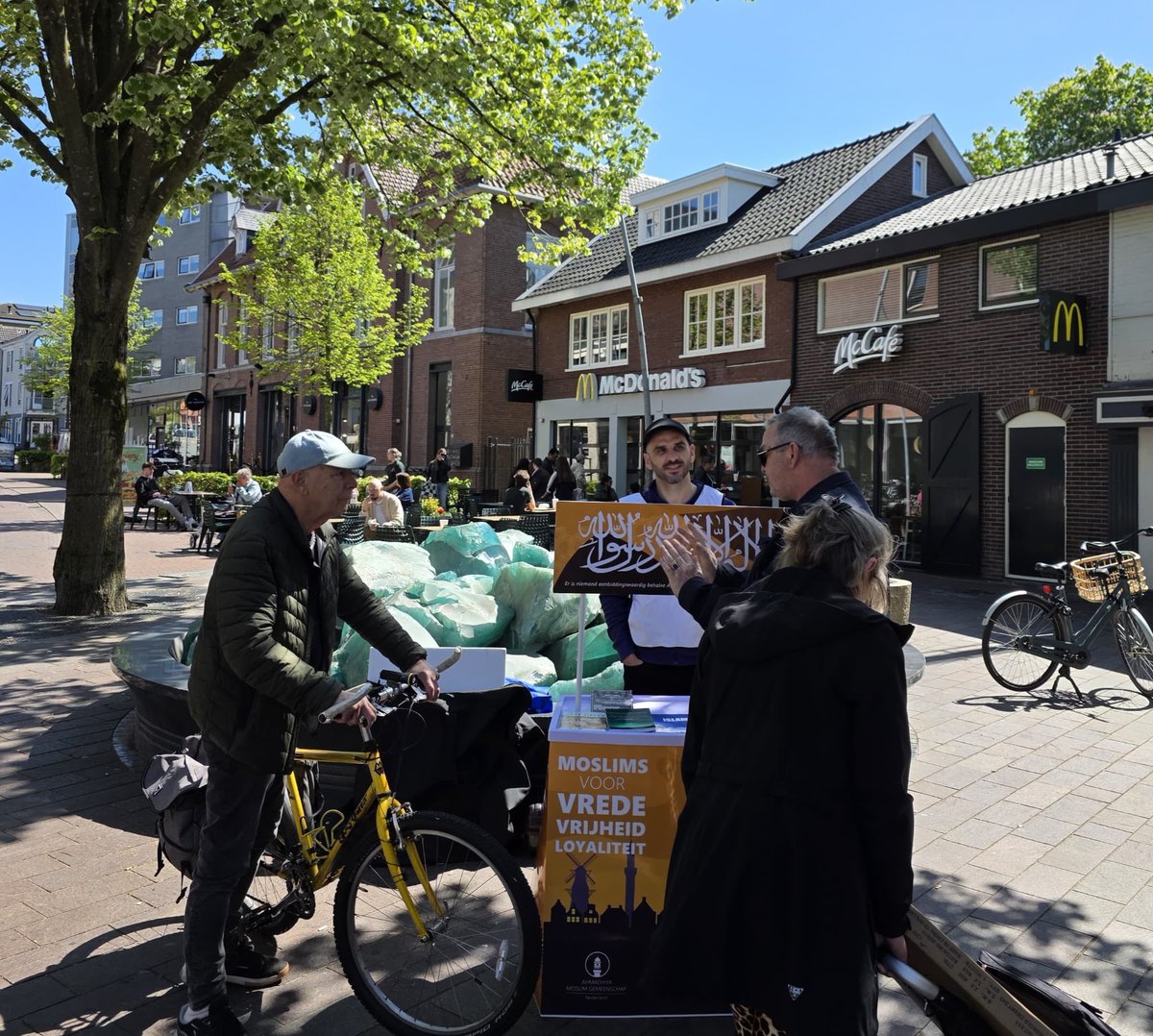 Moslimjongeren Arnhem tweet media