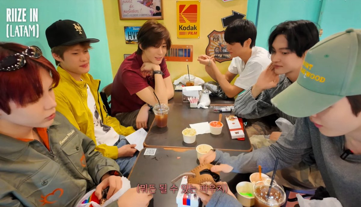 meownbn's tweet photo. RIIZE Gift Exchange in Chile

Wonbin → Sungchan
Sungchan → Wonbin
Eunseok → Anton
Anton → Sohee
Sohee → Shotaro
Shotaro → Eunseok https://t.co/Ir7SZrVNoc