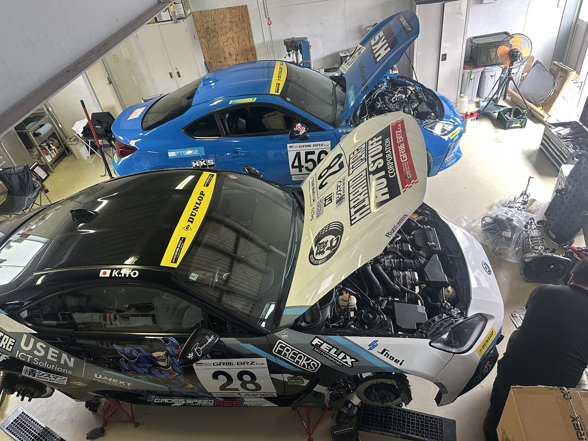 ochimusya99's tweet photo. 今日は86チームの車両合同メンテ
メカニックチームに自分の知識ややり方を伝授してチーム力の底上げを！ https://t.co/yZbdl62QsT