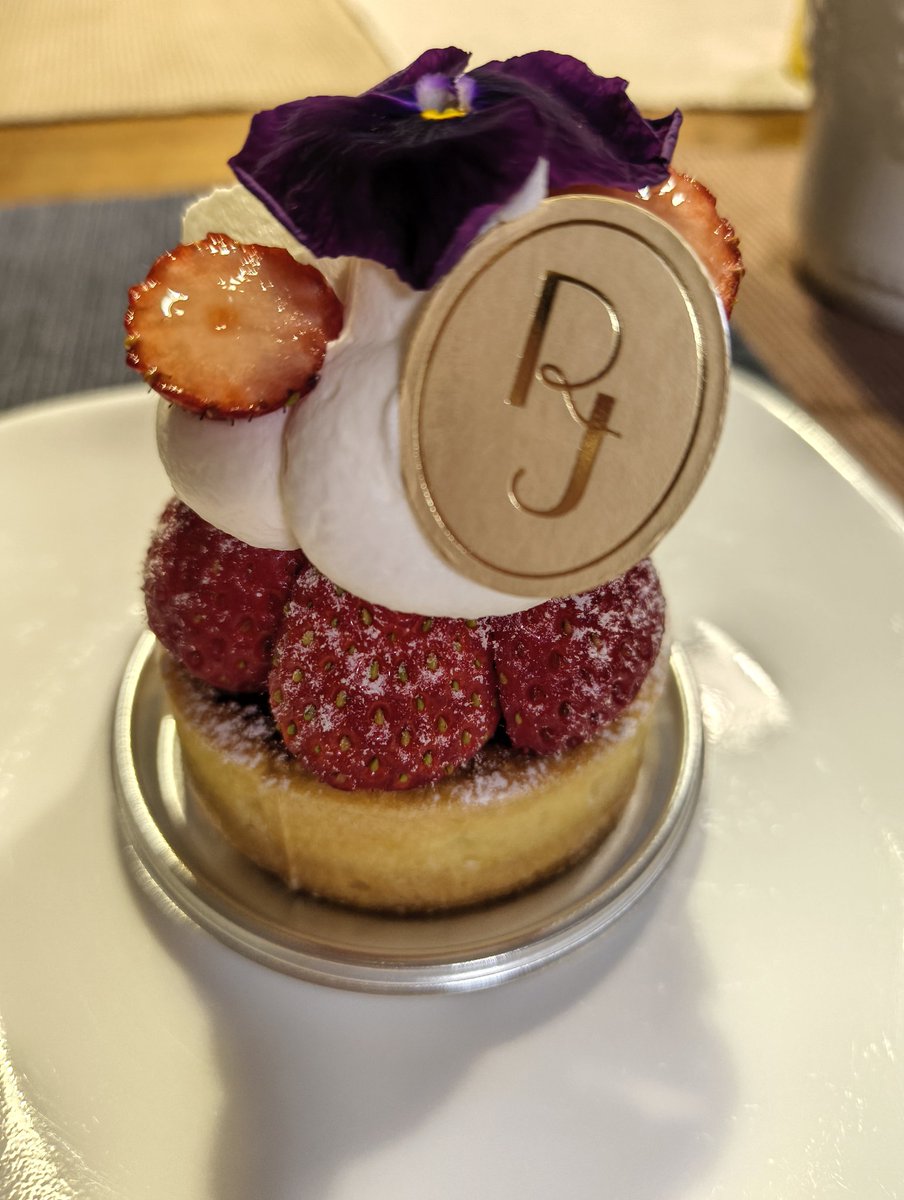 ダイスケ tweet media