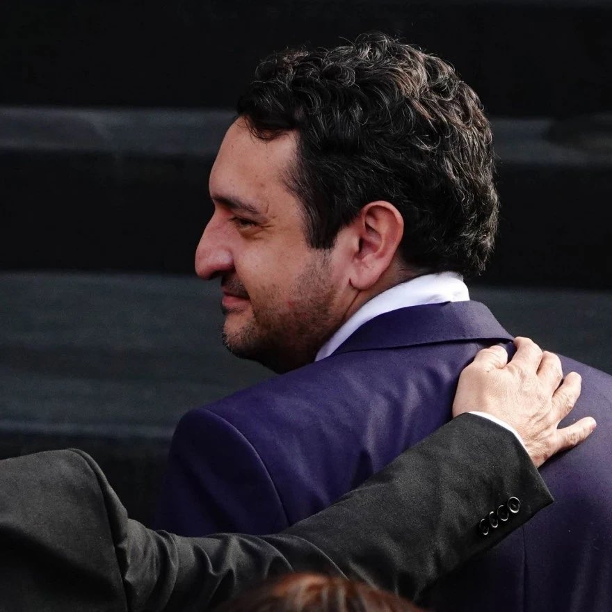 Tras la compra del Atlas, los hijos de López Obrador aterrizan en el fútbol mexicano

"Primero los negocios con medicinas, luego el Tren Maya y el Huachicol y ahora el fútbol. Los hijos de AMLO siguen expandiendo su 'imperio' empresarial, esta vez con el Atlas. ¿Conflicto de