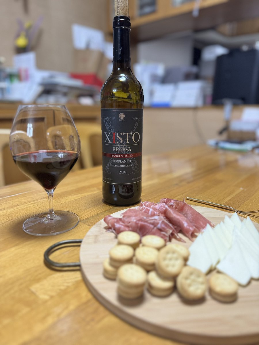 wine_take's tweet photo. 食後におつまみ食べながら飲むワインが最高に幸せ
ジストの再販も嬉しい！ https://t.co/UOkme0ONdz