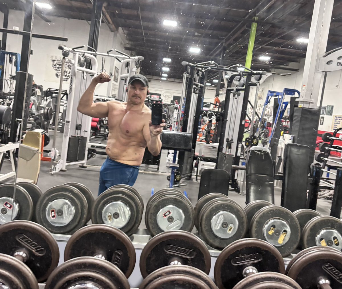 Russell_Writer's tweet image. Oh look moose sightings… 💪👊🫎#bodybuilding #liftingheavyshit #muscle #coach #training #jacked #saturdaymoring #beastmode #beefcake #filmmaker #writer